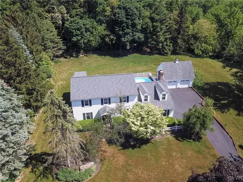 4940 Gwen Cir, Zionsville, PA 18092