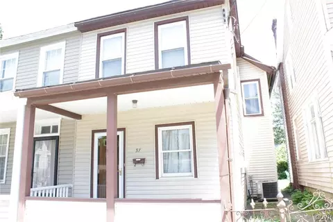 37 4th St, Slatington, PA 18080