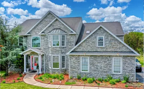 7 Saint Andrews Dr, Ruscombmanor Twp, PA 19522