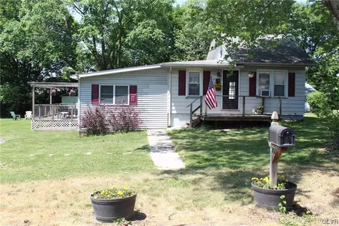40 Meyers St, Nazareth, PA 18064