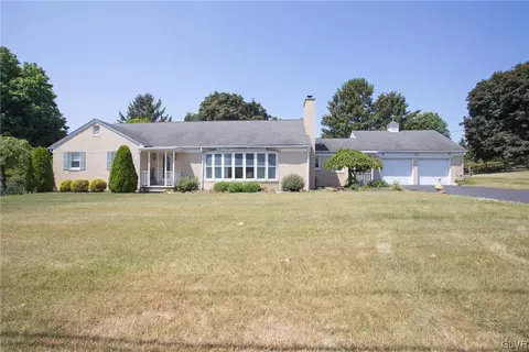 315 Schoeneck Ave, Nazareth, PA 18064
