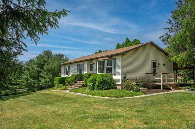 1809 Delabole Rd, Pen Argyl, PA 18072