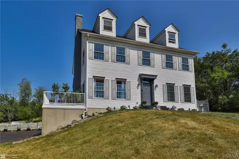 429 Danielle Dr, Nazareth, PA 18064