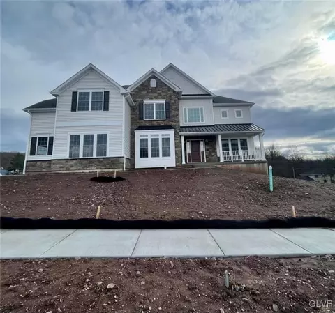 2810 Merion Dr #54, Center Valley, PA 18034