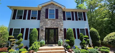 3069 Briarwood Dr, Coolbaugh Twp, PA 18466