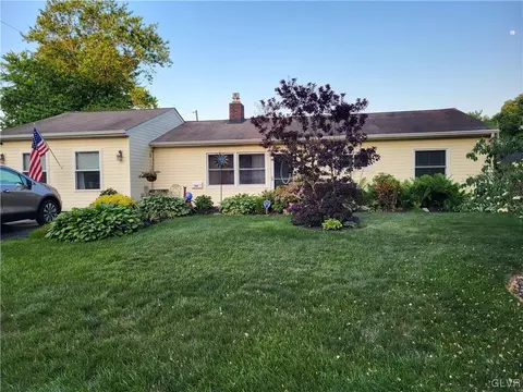 53 Birch Dr, Levittown, PA 19054