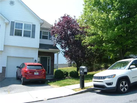 1522 Crest Park Ct, Bethlehem, PA 18015