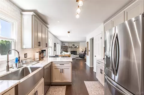 522 Easter Ter, Bath, PA 18014 photo 9