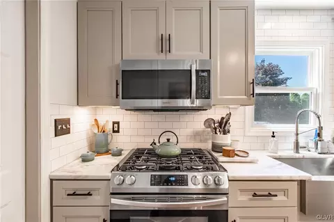 522 Easter Ter, Bath, PA 18014 photo 6