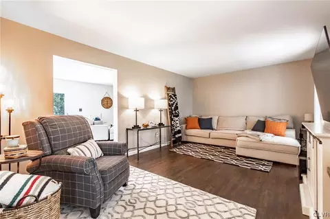 522 Easter Ter, Bath, PA 18014 photo 4