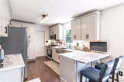 522 Easter Ter, Bath, PA 18014 photo 5