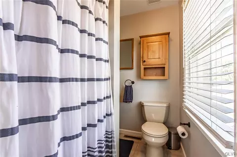 522 Easter Ter, Bath, PA 18014 photo 14