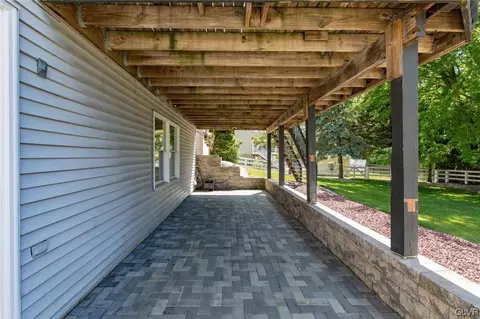 522 Easter Ter, Bath, PA 18014 photo 25