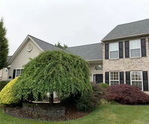 2119 Rolling Meadow Dr, Macungie, PA 18062