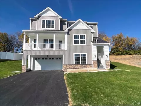 5084 Bellflower Dr #9, Schnecksville, PA 18078