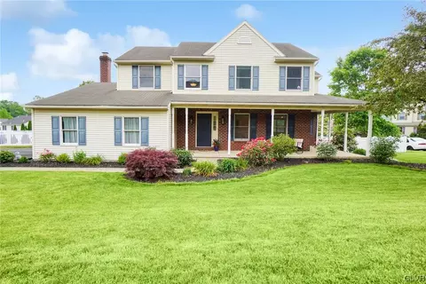 2613 Lynnwood Dr, Nazareth, PA 18064