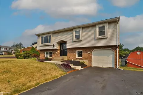 428 Cross Hill Rd, Nazareth, PA 18064
