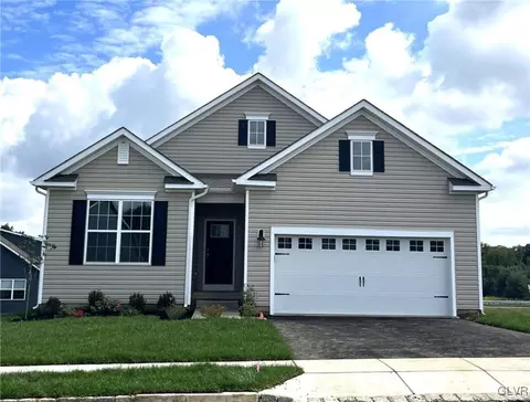7932 Keystone Dr, Breinigsville, PA 18031