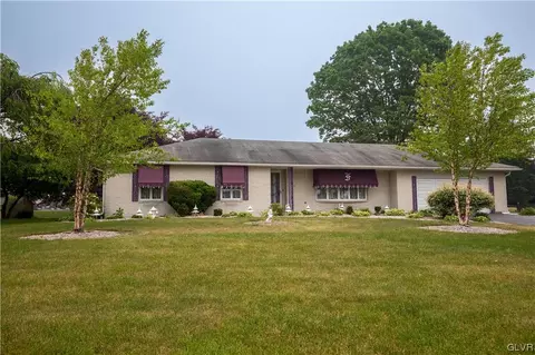 372 Schoeneck Ave, Nazareth, PA 18064