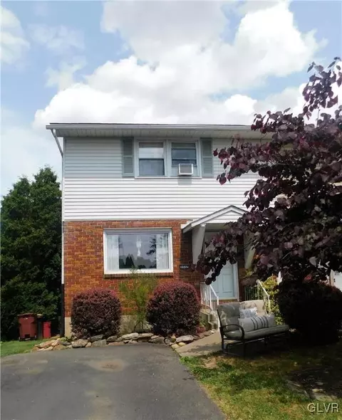 3322 S Front St, Hokendauqua, PA 18052