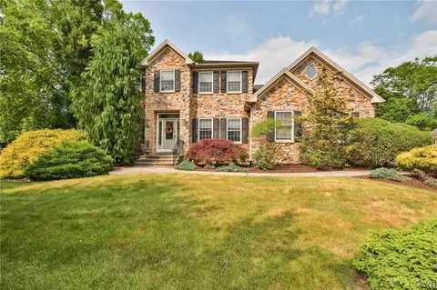 10 Cog Cir, Palmer Township, PA 18045