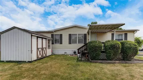 246 Greenbriar Dr S, Bath, PA 18014
