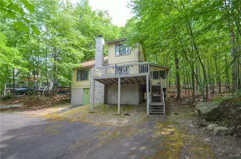 208 Regent St, Saw Creek, PA 18324