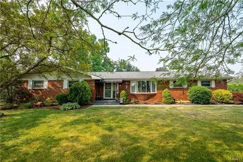 2700 Northview Ave, Palmer Township, PA 18045