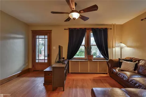 112 E High St, Hellertown, PA 18055 photo 7