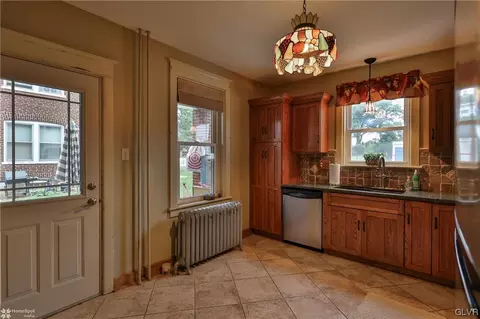 112 E High St, Hellertown, PA 18055 photo 17