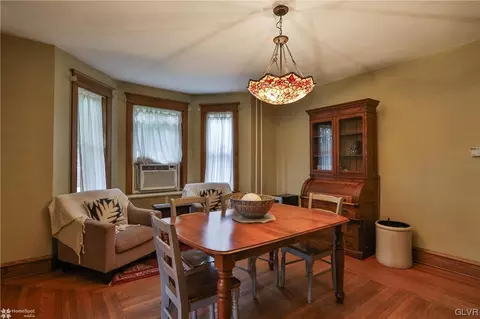 112 E High St, Hellertown, PA 18055 photo 9