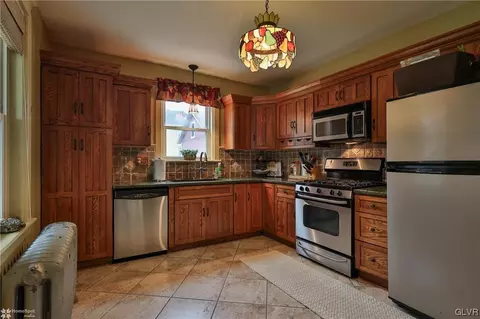 112 E High St, Hellertown, PA 18055 photo 16
