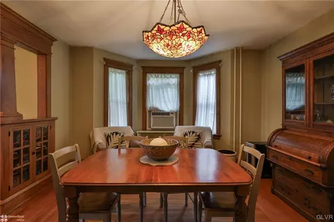 112 E High St, Hellertown, PA 18055 photo 10