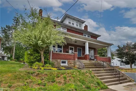 112 E High St, Hellertown, PA 18055 photo 2