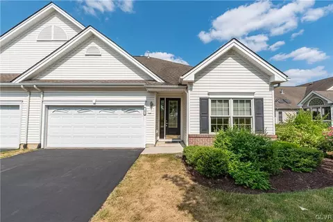 1 Aberdeen Dr, Palmer Township, PA 18045