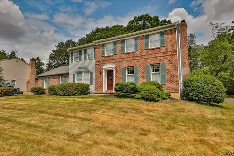 3541 Skyline Dr, Bethlehem, PA 18020