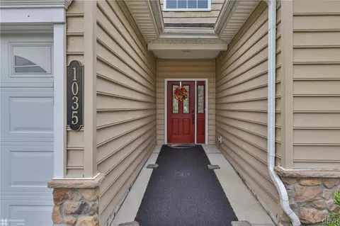 1035 Declaration Dr, Bethlehem, PA 18017 photo 2