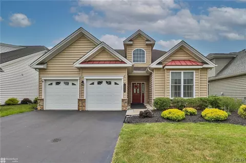 1035 Declaration Dr, Bethlehem, PA 18017