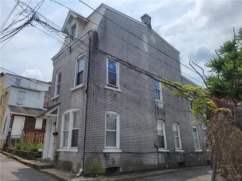 910 N Refwal St, Allentown, PA 18102