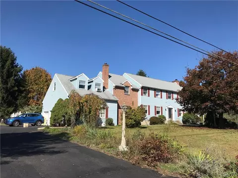 104 Hoffman Rd, Wind Gap, PA 18091