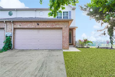 6621 Pioneer Dr, Macungie, PA 18062