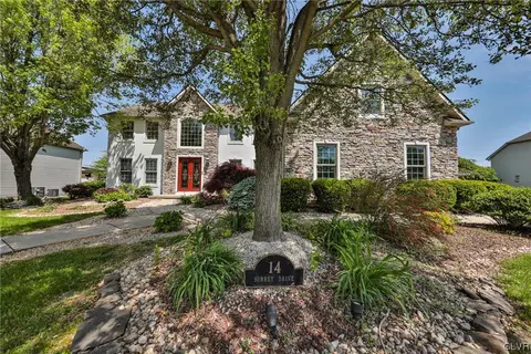 14 Surrey Dr, Palmer Township, PA 18045