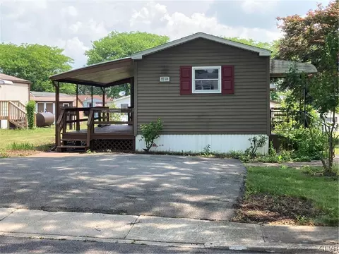 17 Liberty Ln, Mount Bethel, PA 18343