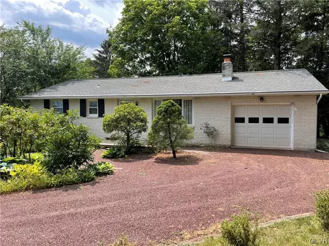 6186 Hall Ct, Center Valley, PA 18034