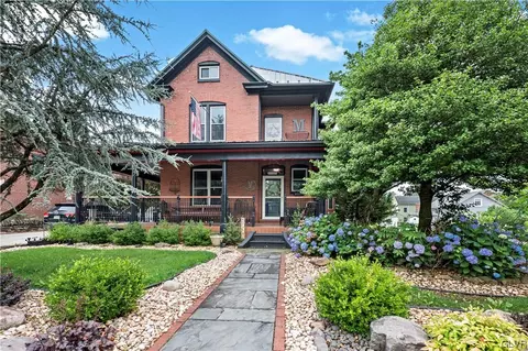 22 Old Bowers Rd, Mertztown, PA 19539