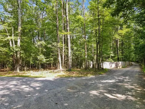 8012 Sacks Dr, Lynn Twp, PA 18066