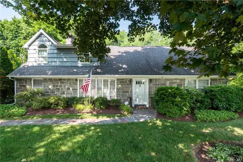 9 Kendon Dr, Palmer Township, PA 18045