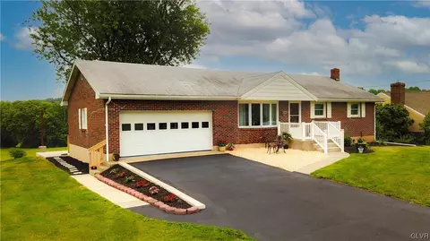 4451 Spruce St, Egypt, PA 18052