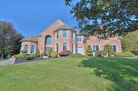 6679 Forest Knoll Ct, Allentown, PA 18106