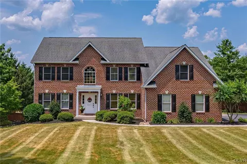 2247 Meadow Brook Dr, Schnecksville, PA 18078